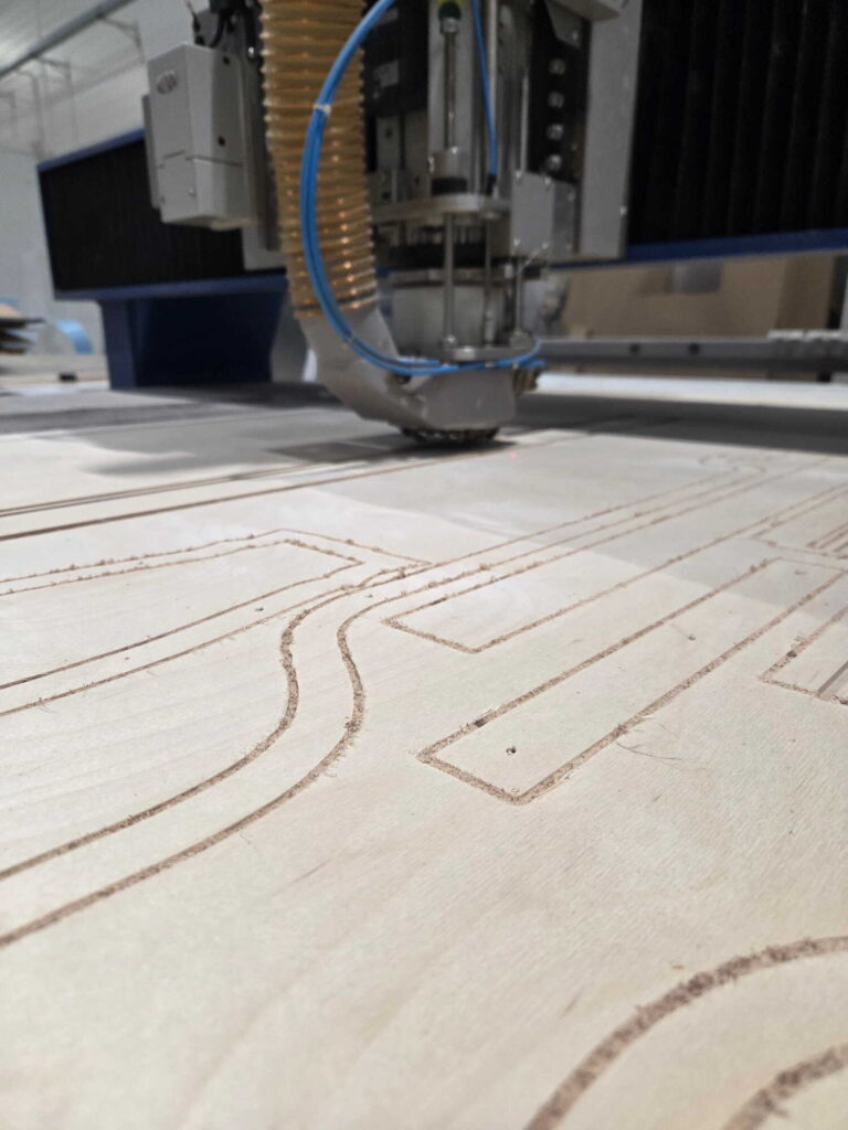 Faneros frezavimas CNC staklėmis Vilniuje