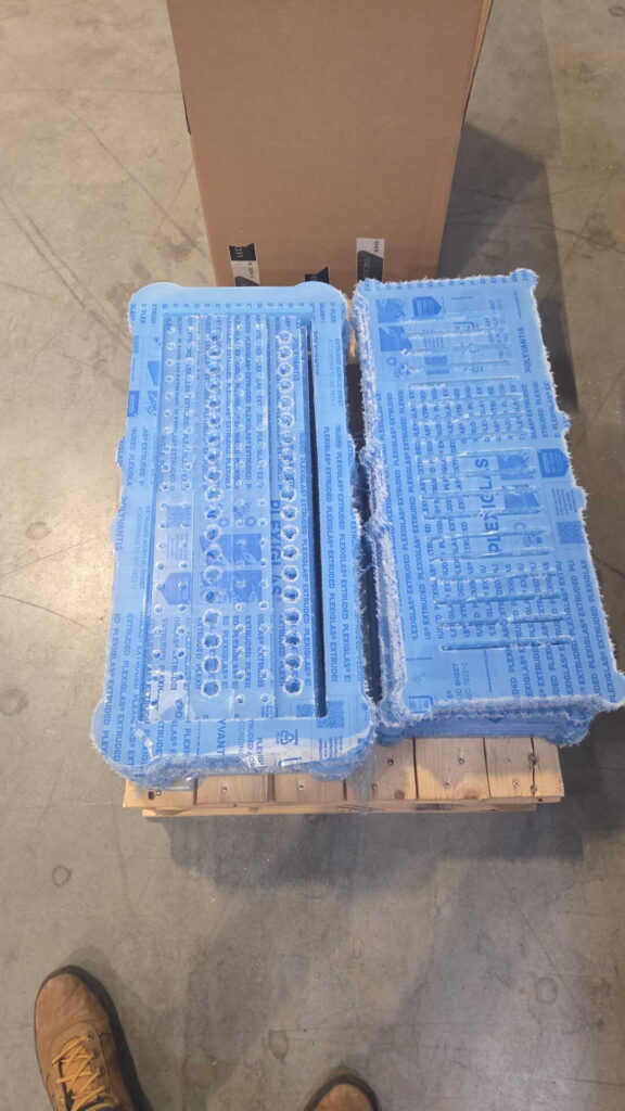 Plastiko frezavimas CNC staklėmis: PVC, PMMA ir polikarbonatas